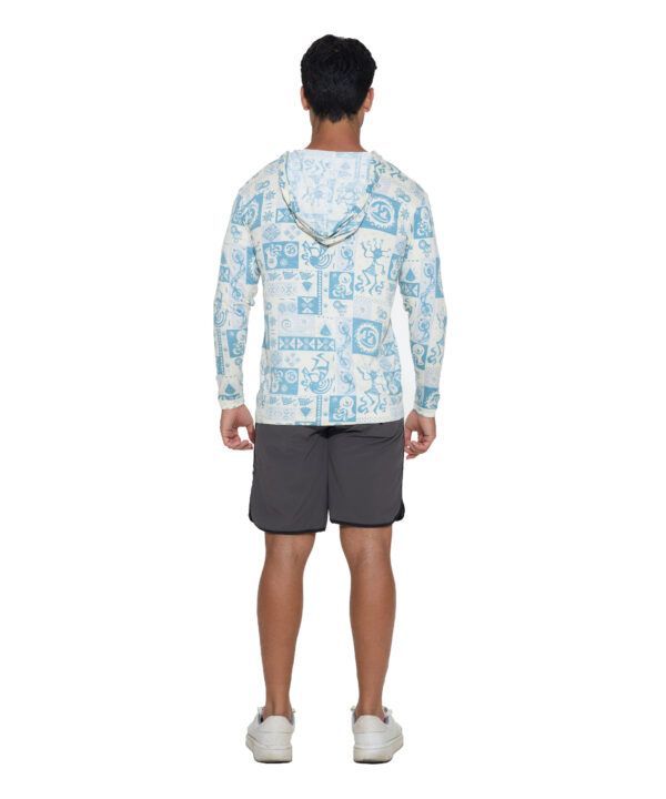 camiseta con capucha