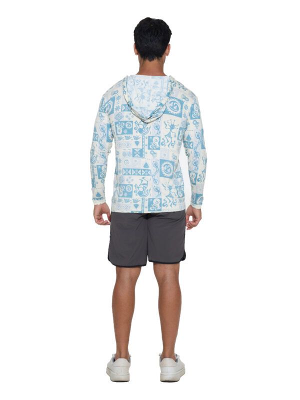 camiseta con capucha
