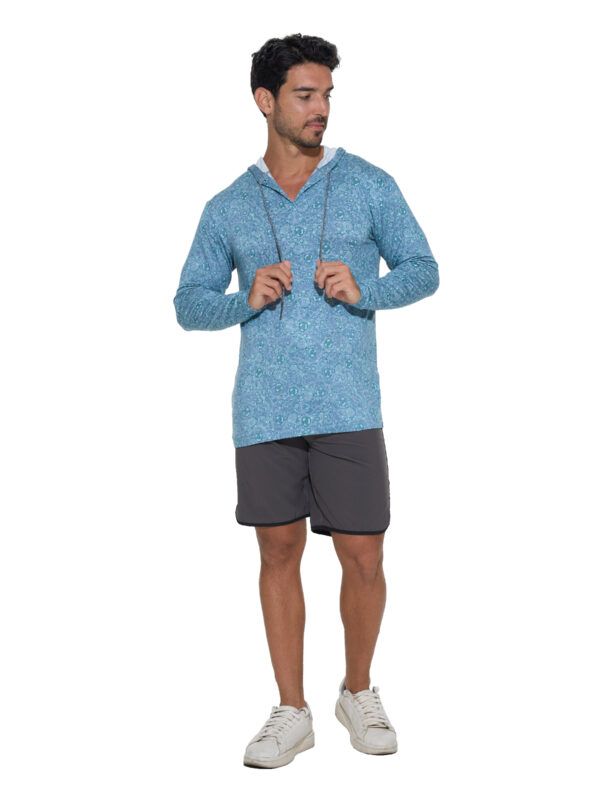 camiseta con capucha