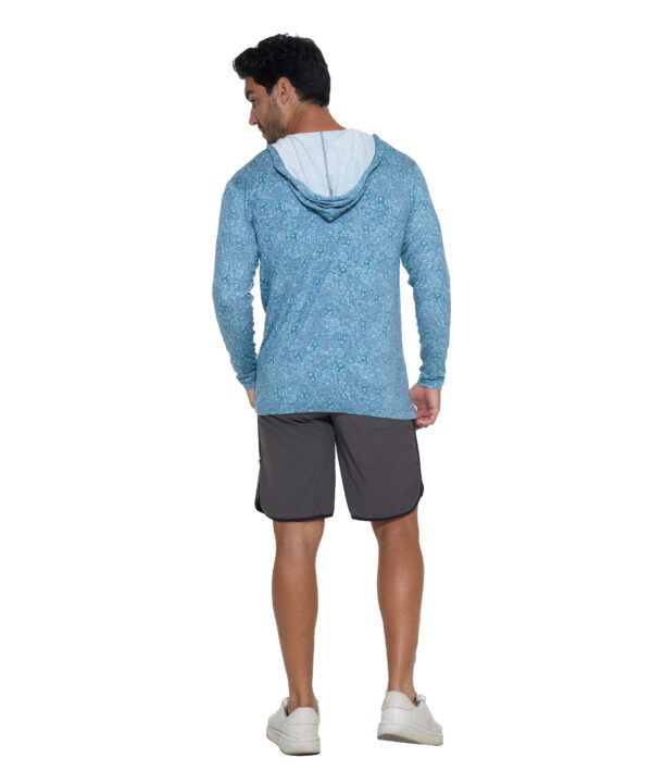 camiseta con capucha