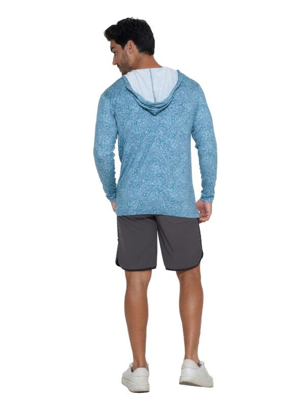 camiseta con capucha