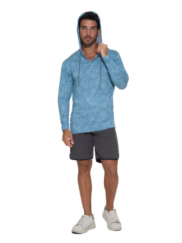 camiseta con capucha